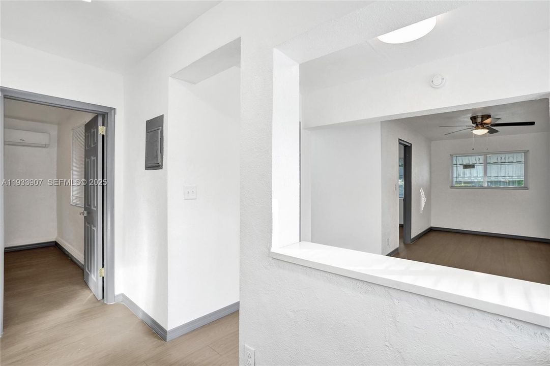 В аренду: $2,300 (2 спален, 1 ванн, 700 Квадратных фут)