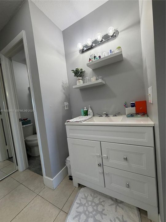 For Sale: $435,000 (2 beds, 2 baths, 1084 Square Feet)