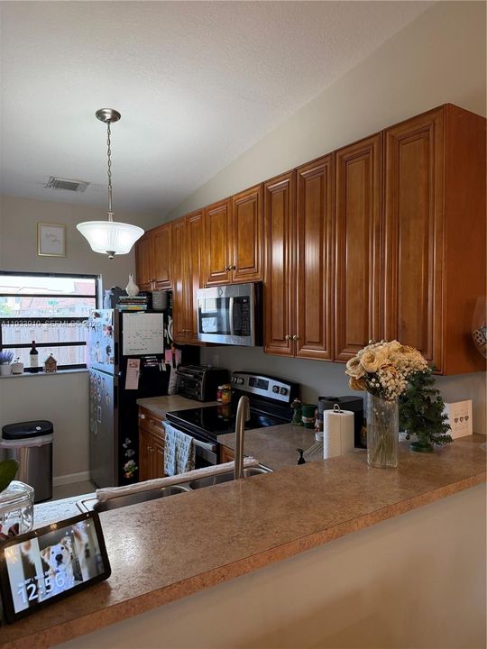 For Sale: $435,000 (2 beds, 2 baths, 1084 Square Feet)