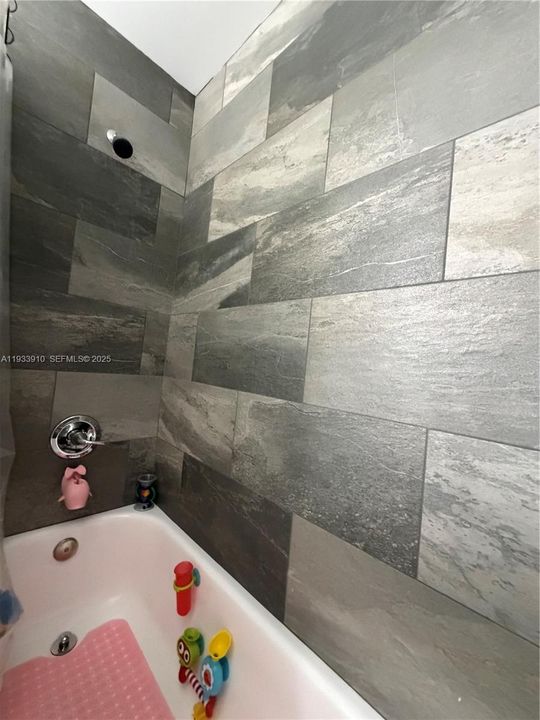 For Sale: $435,000 (2 beds, 2 baths, 1084 Square Feet)