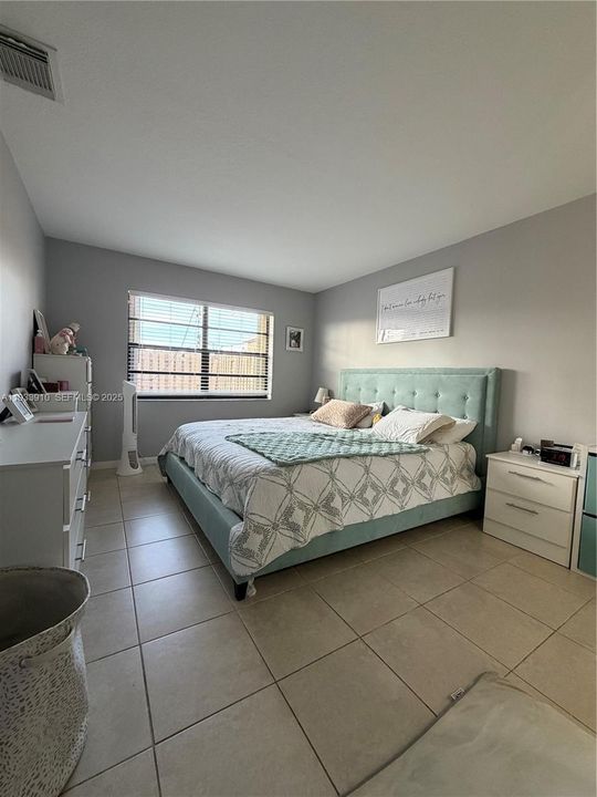 For Sale: $435,000 (2 beds, 2 baths, 1084 Square Feet)