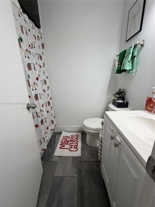 For Sale: $435,000 (2 beds, 2 baths, 1084 Square Feet)