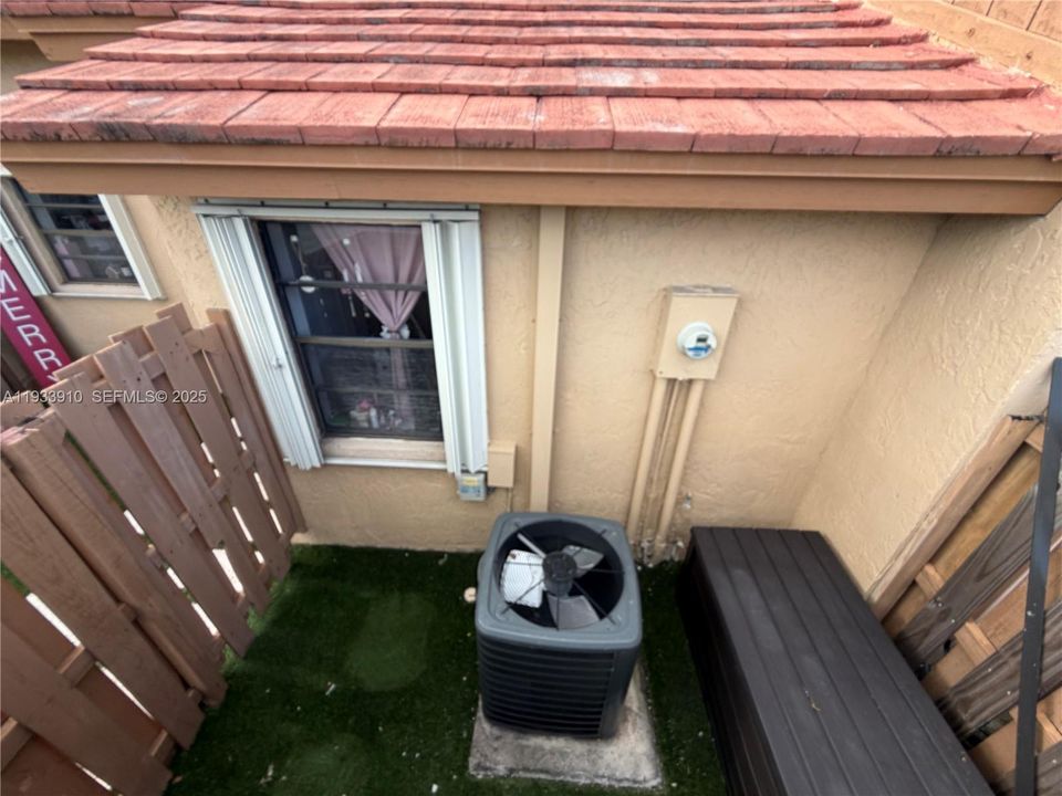 For Sale: $435,000 (2 beds, 2 baths, 1084 Square Feet)