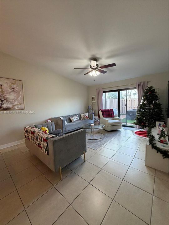 For Sale: $435,000 (2 beds, 2 baths, 1084 Square Feet)