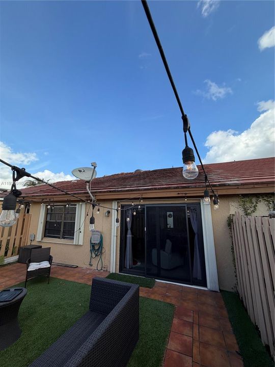 For Sale: $435,000 (2 beds, 2 baths, 1084 Square Feet)