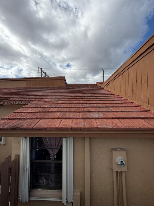 For Sale: $435,000 (2 beds, 2 baths, 1084 Square Feet)