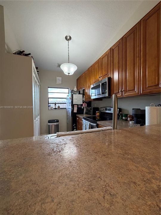 For Sale: $435,000 (2 beds, 2 baths, 1084 Square Feet)