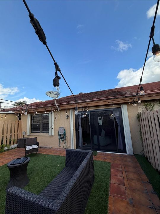 For Sale: $435,000 (2 beds, 2 baths, 1084 Square Feet)