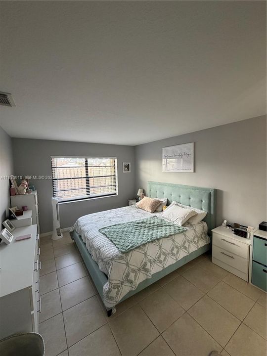 For Sale: $435,000 (2 beds, 2 baths, 1084 Square Feet)