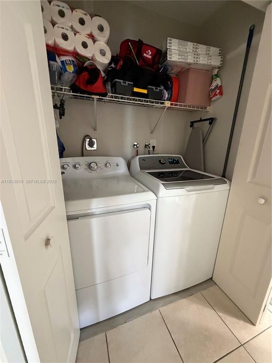 For Sale: $435,000 (2 beds, 2 baths, 1084 Square Feet)