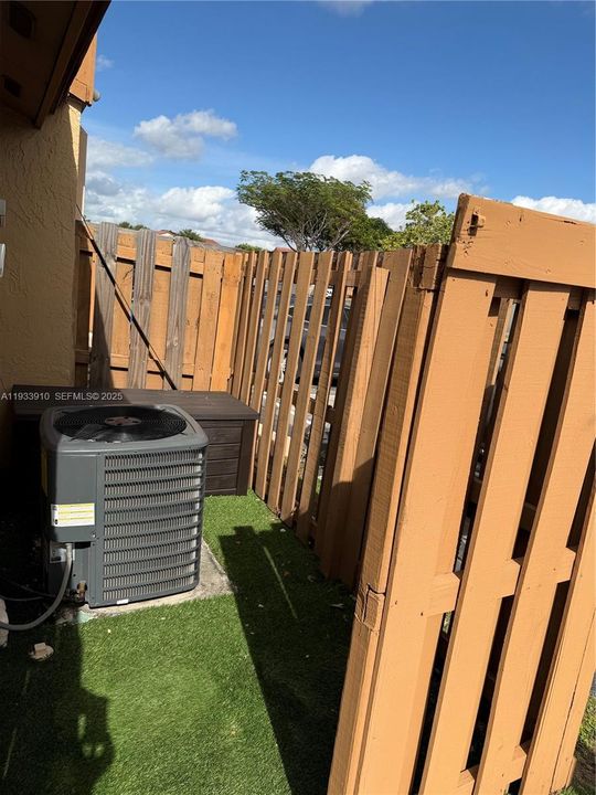 For Sale: $435,000 (2 beds, 2 baths, 1084 Square Feet)