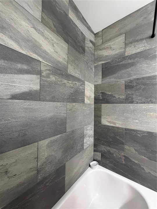 For Sale: $435,000 (2 beds, 2 baths, 1084 Square Feet)