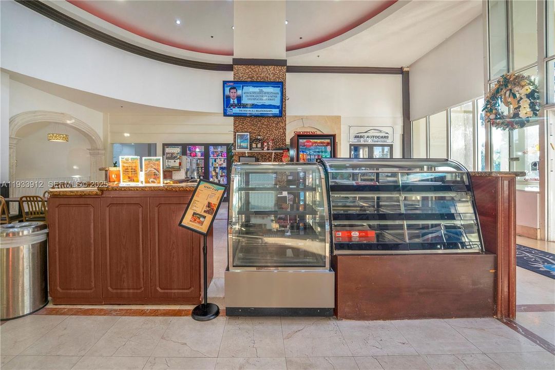 出租: $2,200 (0 贝兹, 1 浴室, 360 平方英尺)