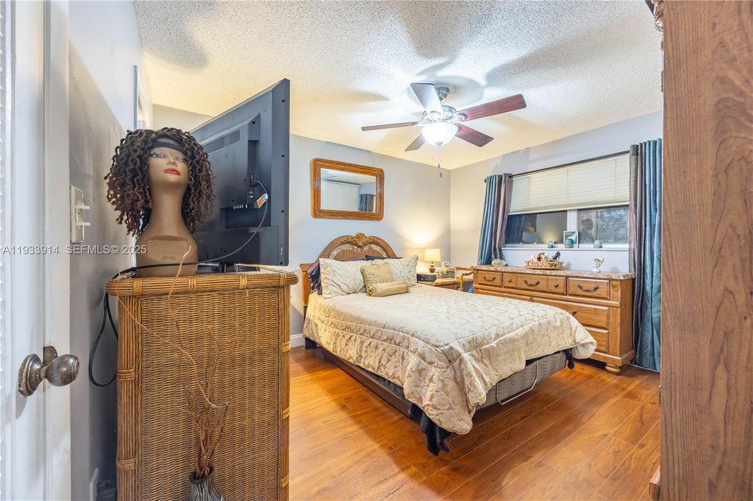 На продажу: $110,000 (2 спален, 2 ванн, 850 Квадратных фут)