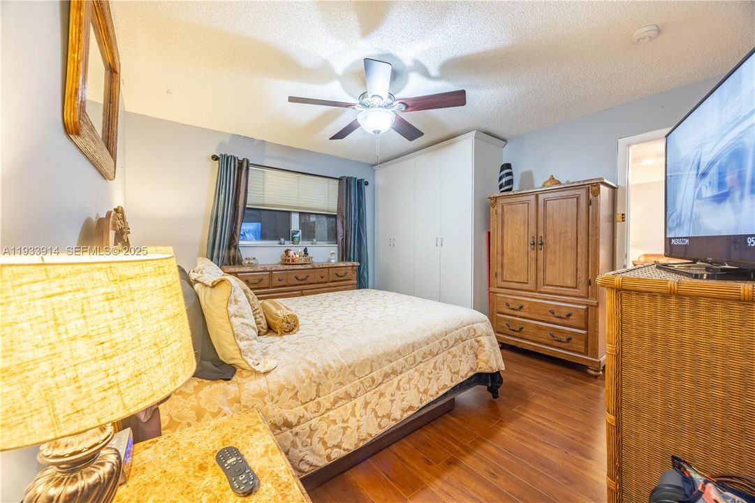 На продажу: $110,000 (2 спален, 2 ванн, 850 Квадратных фут)