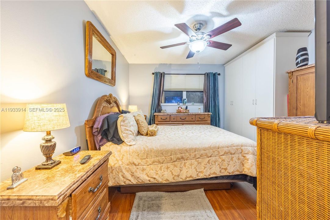 На продажу: $110,000 (2 спален, 2 ванн, 850 Квадратных фут)