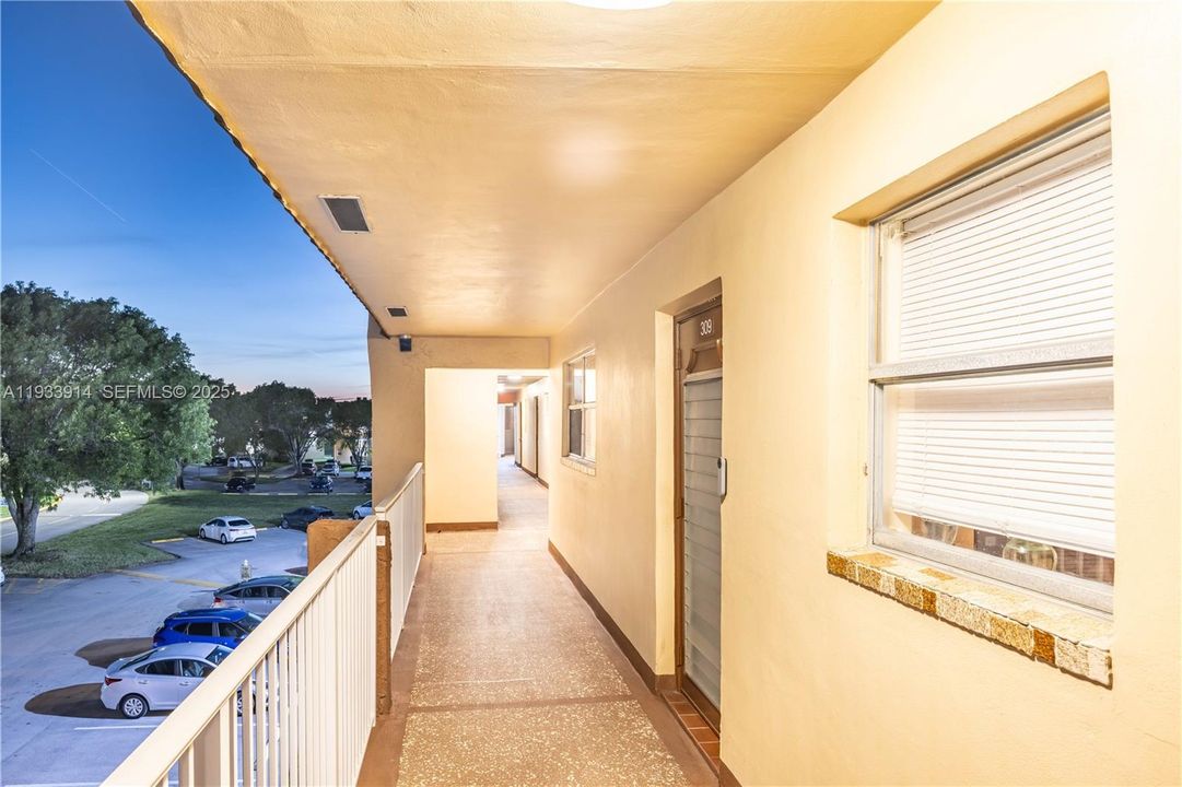 На продажу: $110,000 (2 спален, 2 ванн, 850 Квадратных фут)