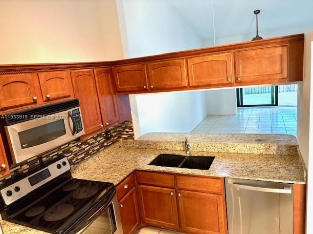 В аренду: $2,200 (2 спален, 2 ванн, 0 Квадратных фут)