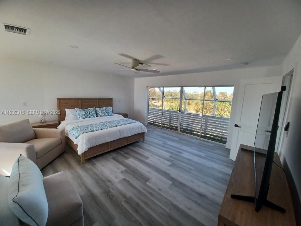 For Sale: $830,000 (2 beds, 1 baths, 1900 Square Feet)