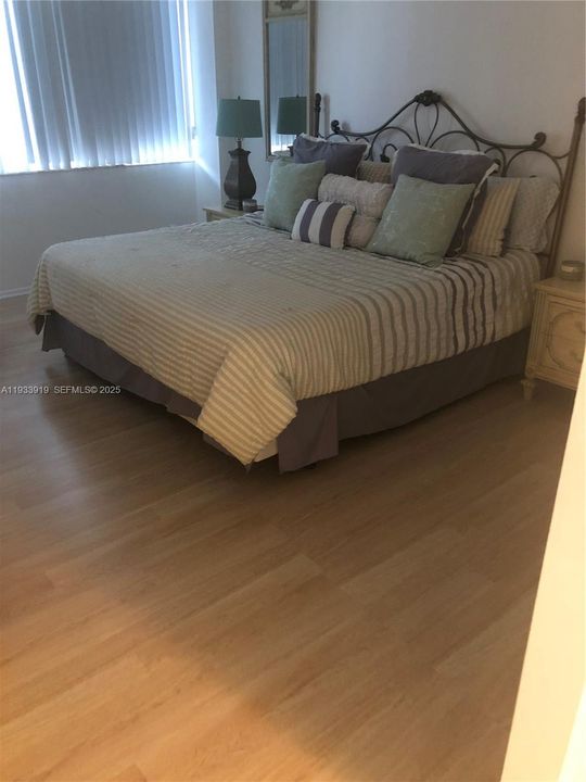 出租: $3,590 (2 贝兹, 2 浴室, 1312 平方英尺)