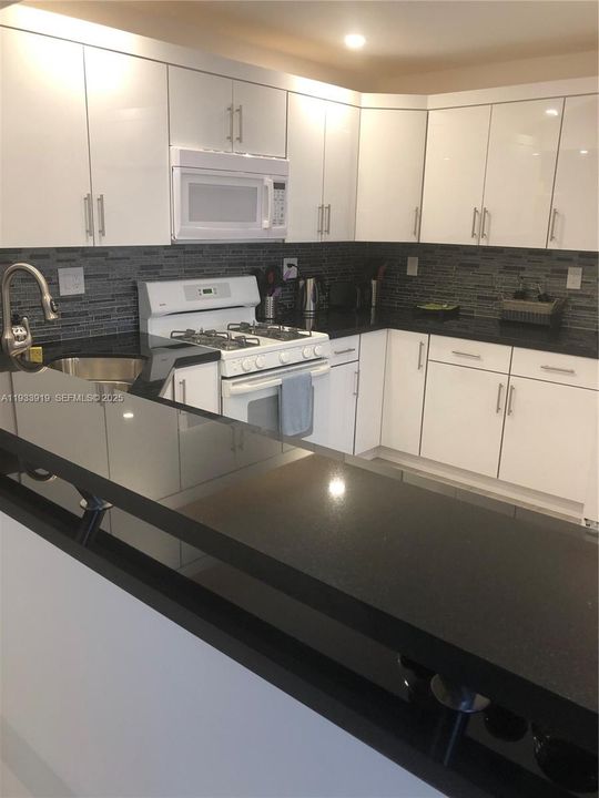 出租: $3,590 (2 贝兹, 2 浴室, 1312 平方英尺)