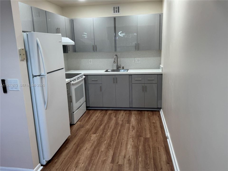 В аренду: $1,775 (2 спален, 1 ванн, 953 Квадратных фут)