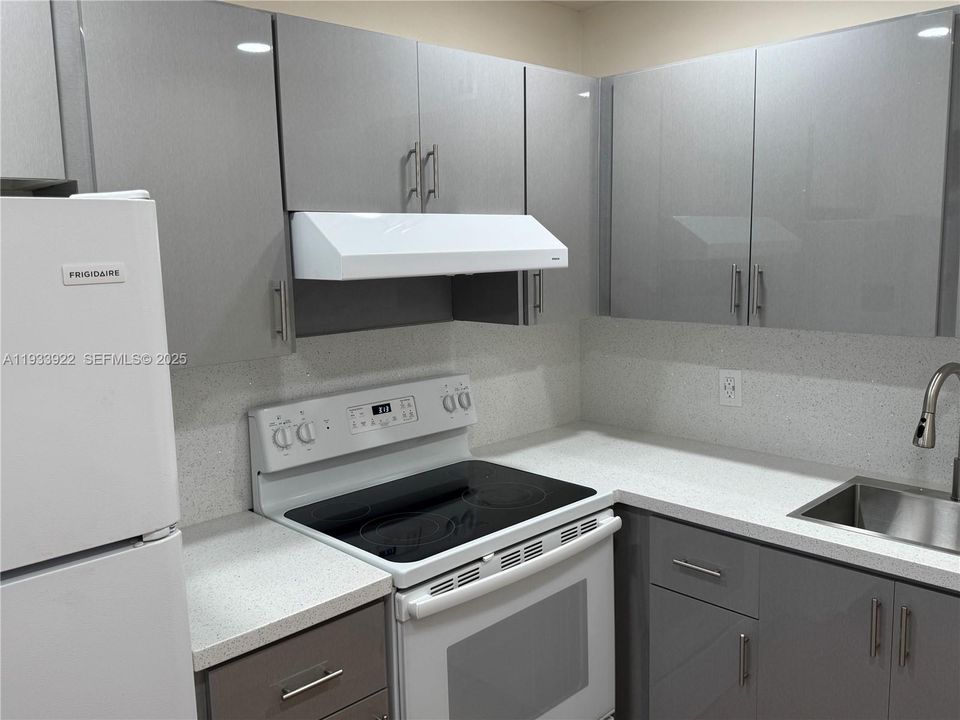 В аренду: $1,775 (2 спален, 1 ванн, 953 Квадратных фут)