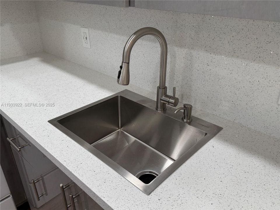 В аренду: $1,775 (2 спален, 1 ванн, 953 Квадратных фут)