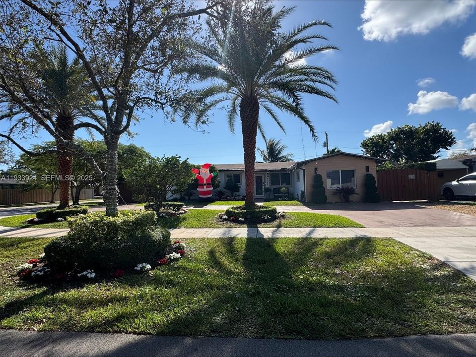 For Sale: $810,000 (3 beds, 2 baths, 1660 Square Feet)
