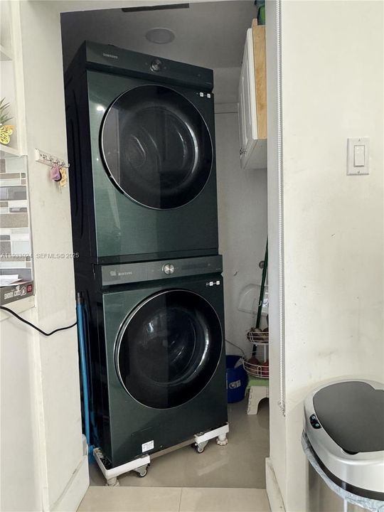 For Sale: $810,000 (3 beds, 2 baths, 1660 Square Feet)