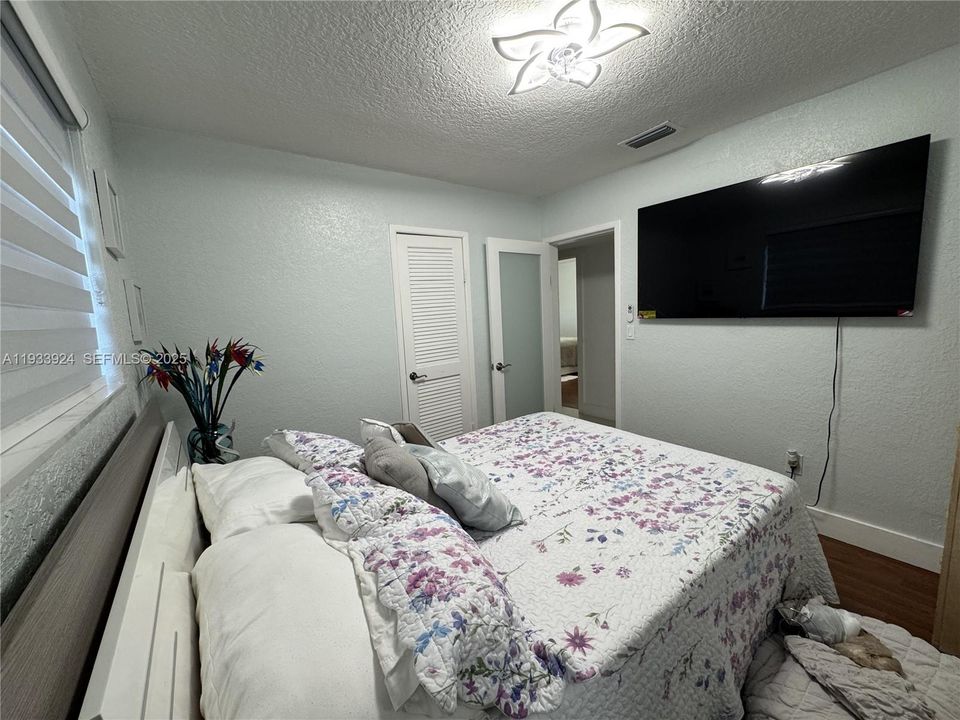 For Sale: $810,000 (3 beds, 2 baths, 1660 Square Feet)