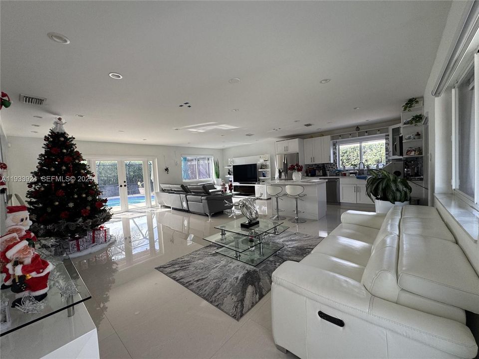 For Sale: $810,000 (3 beds, 2 baths, 1660 Square Feet)