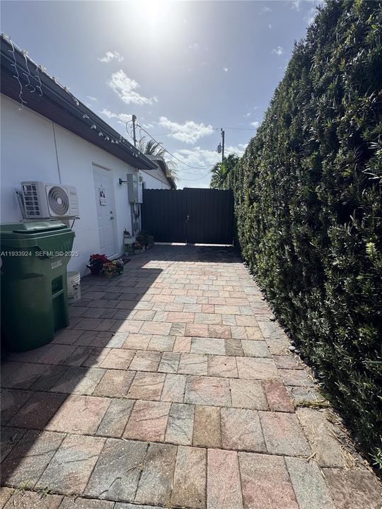 For Sale: $810,000 (3 beds, 2 baths, 1660 Square Feet)