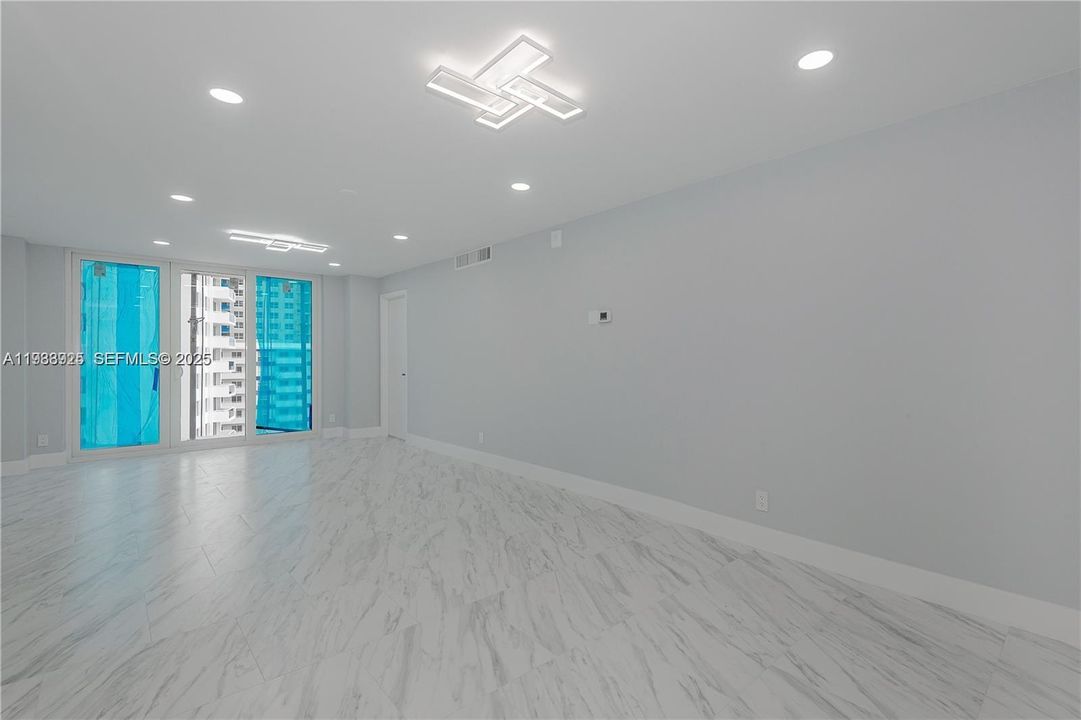 For Rent: $4,000 (2 beds, 2 baths, 950 Square Feet)