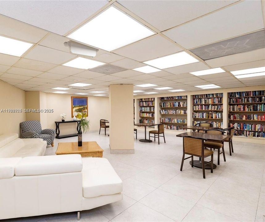 For Rent: $4,000 (2 beds, 2 baths, 950 Square Feet)