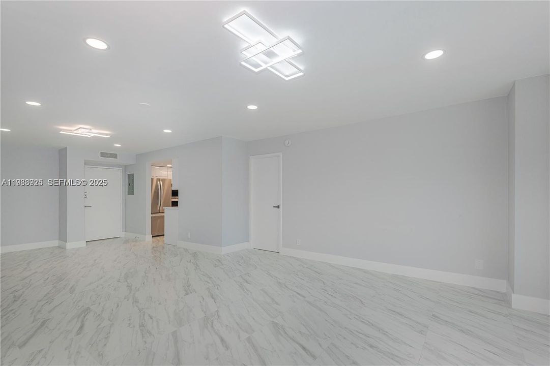 For Rent: $4,000 (2 beds, 2 baths, 950 Square Feet)