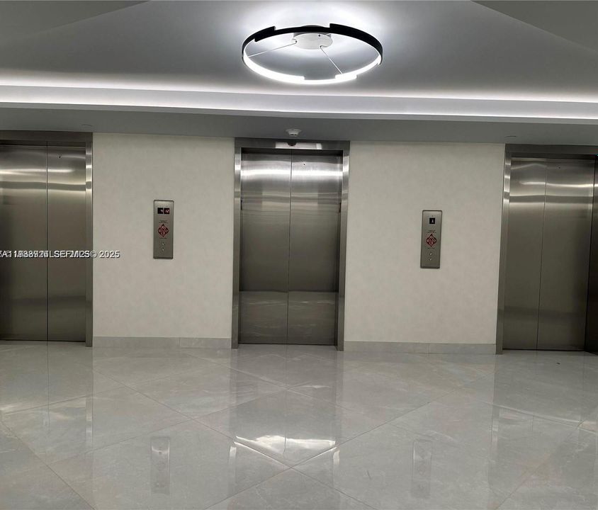 For Rent: $4,000 (2 beds, 2 baths, 950 Square Feet)