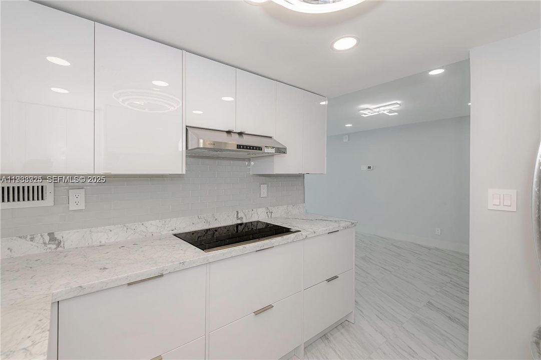 For Rent: $4,000 (2 beds, 2 baths, 950 Square Feet)