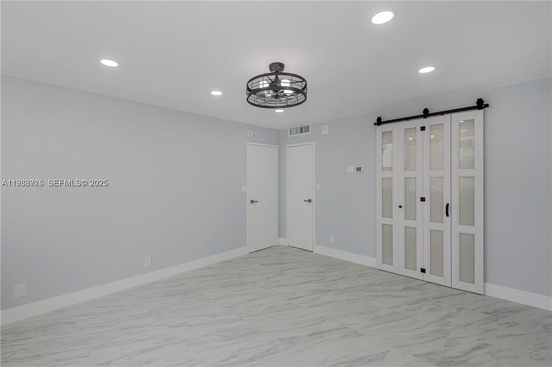 For Rent: $4,000 (2 beds, 2 baths, 950 Square Feet)