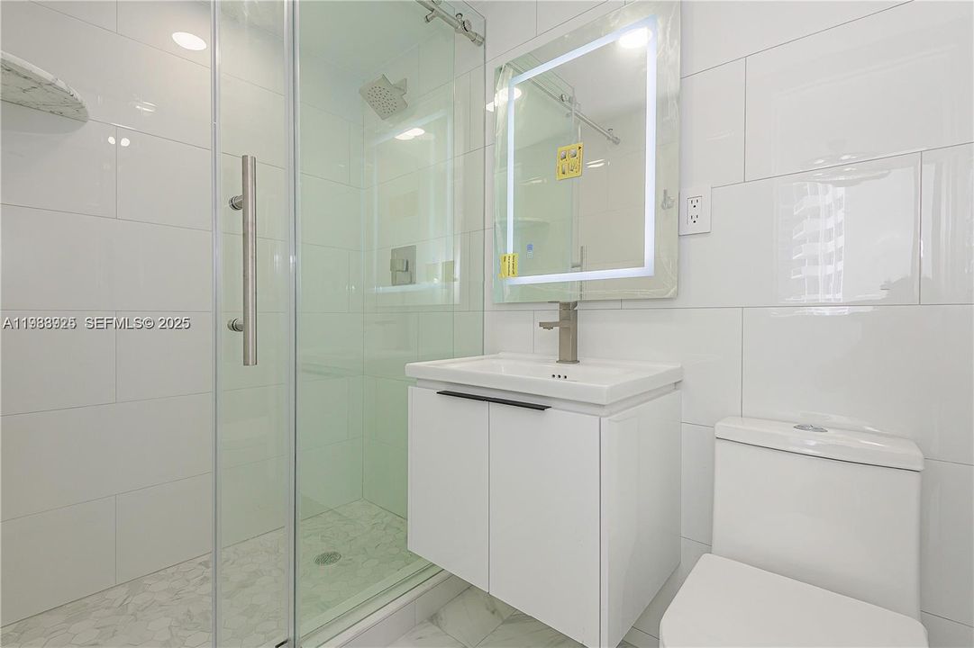 For Rent: $4,000 (2 beds, 2 baths, 950 Square Feet)