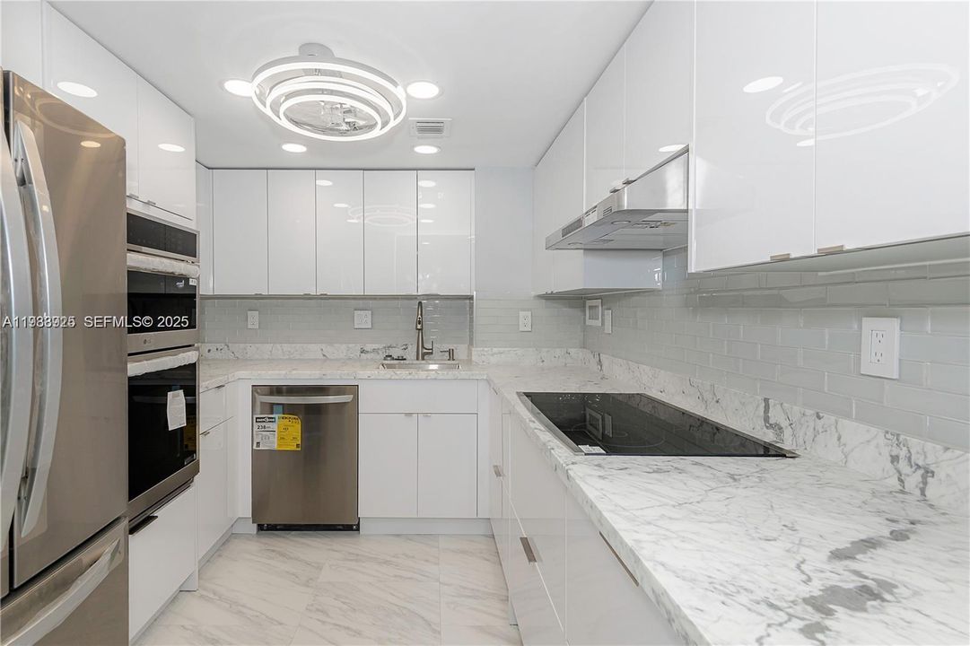 For Rent: $4,000 (2 beds, 2 baths, 950 Square Feet)