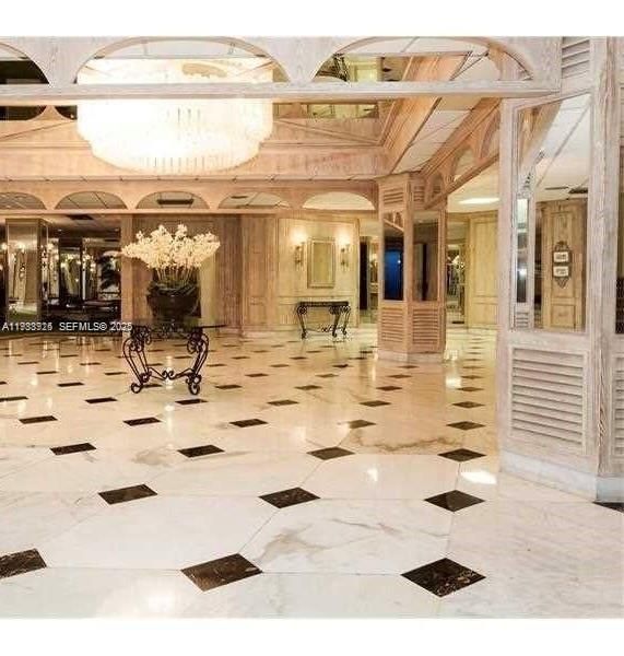 For Rent: $4,000 (2 beds, 2 baths, 950 Square Feet)