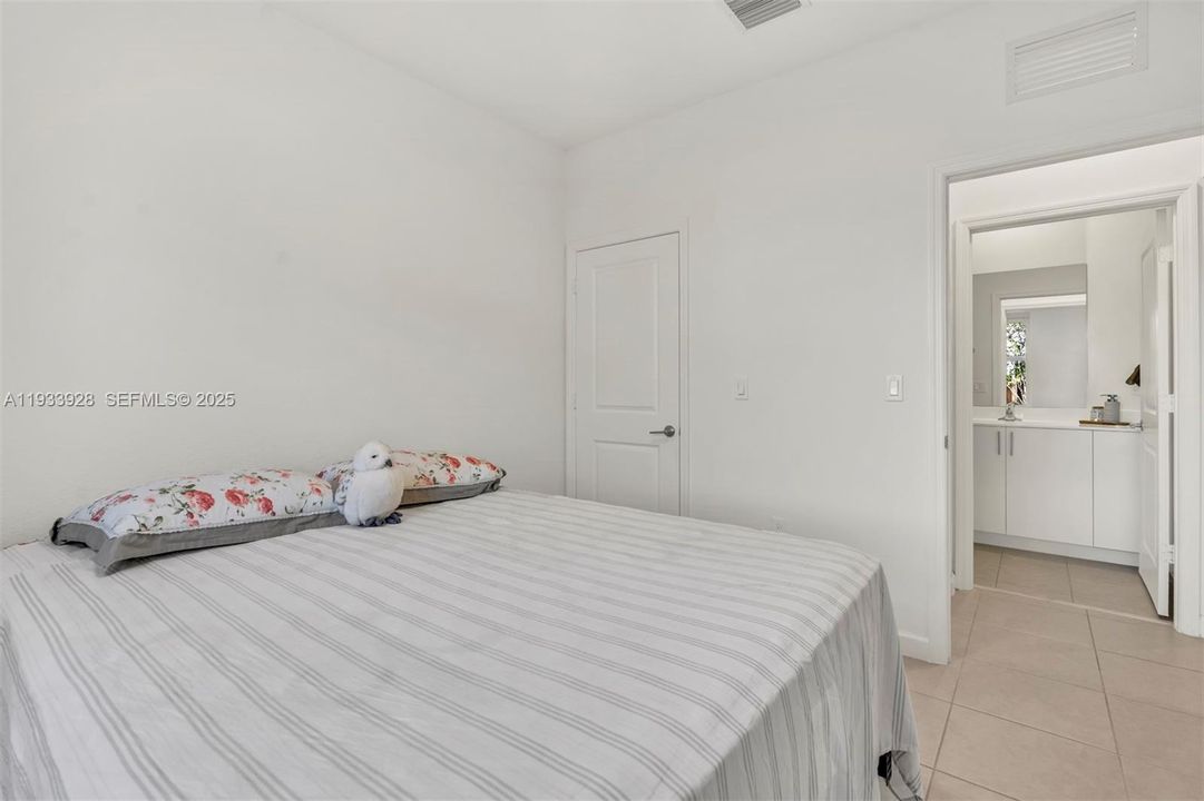 For Sale: $615,000 (4 beds, 3 baths, 1853 Square Feet)