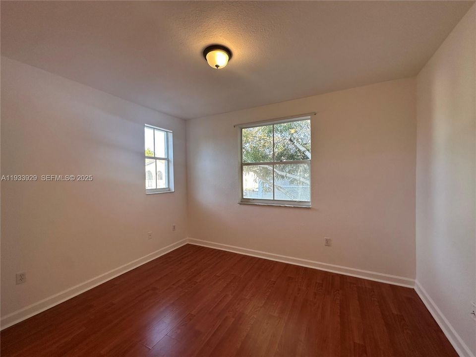 出租: $1,900 (3 贝兹, 2 浴室, 1076 平方英尺)