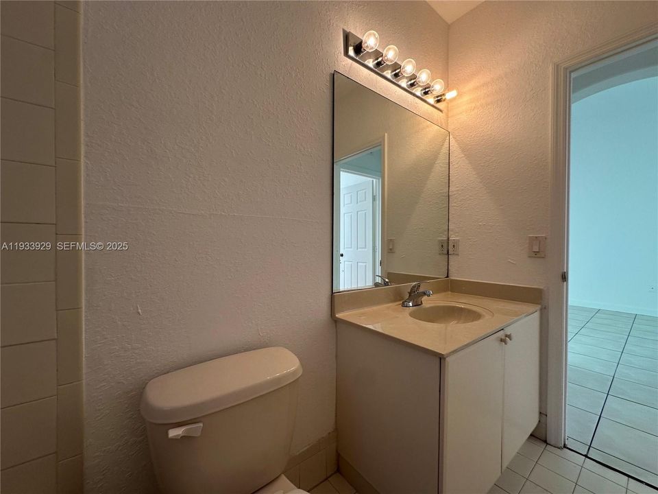 出租: $1,900 (3 贝兹, 2 浴室, 1076 平方英尺)