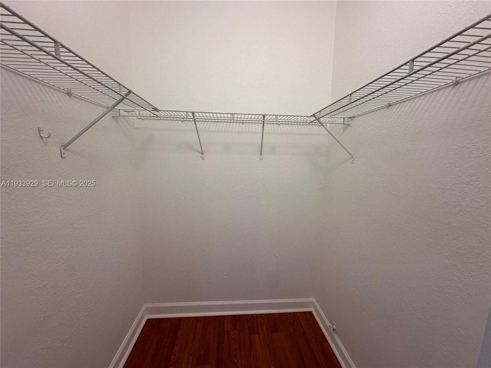 出租: $1,900 (3 贝兹, 2 浴室, 1076 平方英尺)