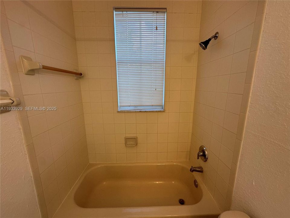 出租: $1,900 (3 贝兹, 2 浴室, 1076 平方英尺)