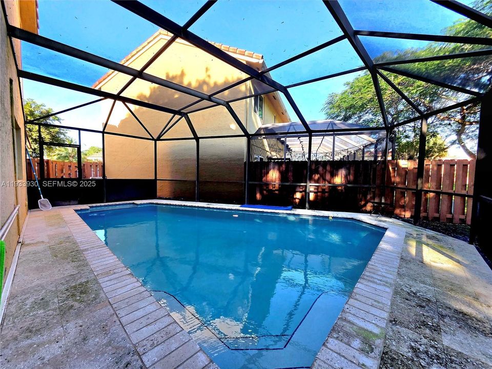 На продажу: $715,000 (4 спален, 2 ванн, 2060 Квадратных фут)