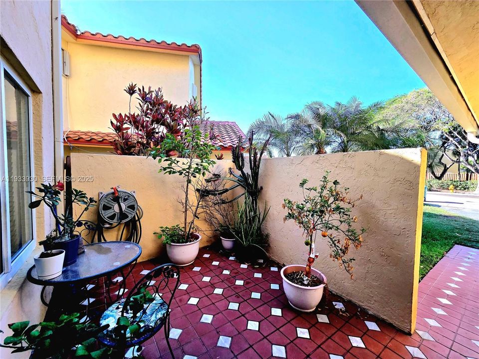 На продажу: $715,000 (4 спален, 2 ванн, 2060 Квадратных фут)