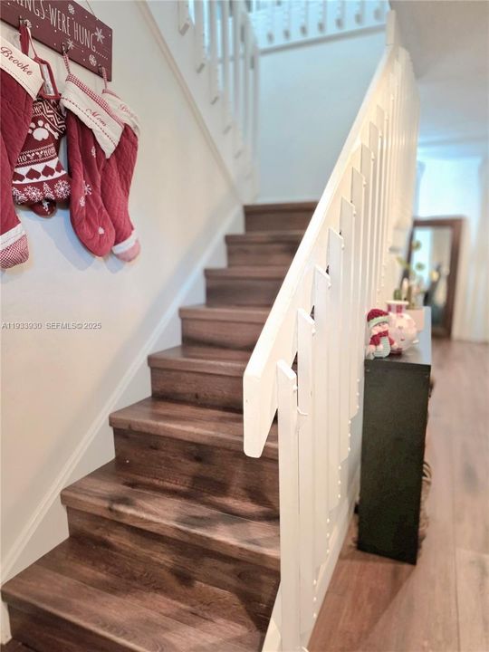 На продажу: $715,000 (4 спален, 2 ванн, 2060 Квадратных фут)